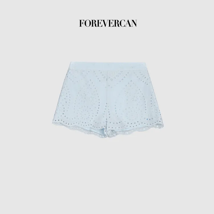 FOREVERCAN“恋恋悸动”法式度假风镂空雕孔绣宽松短裤SP23622