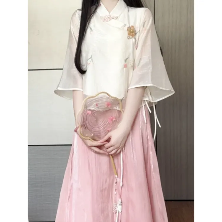 浅粉色系2025年春夏新中式女装年轻盘扣洋气森系套装时尚两件套