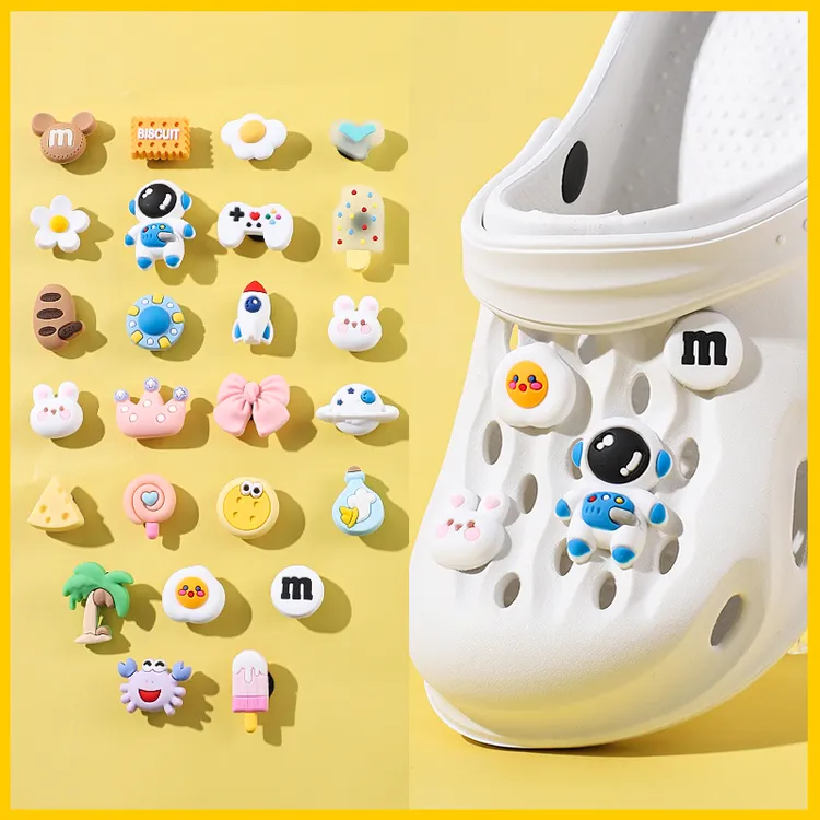 适配各种洞洞鞋创意配饰高级卡通图案男女黑色可爱立体创意玩偶
