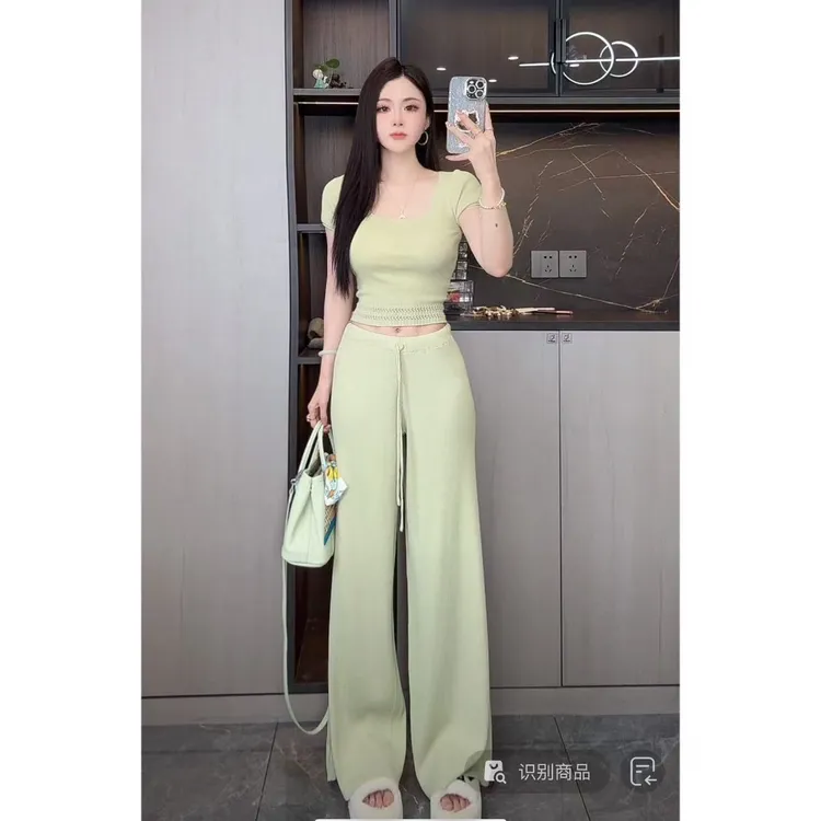 曼曼【甜辣余温~】韩系辣妹下摆镂空U领针织上衣屁帘直筒裤