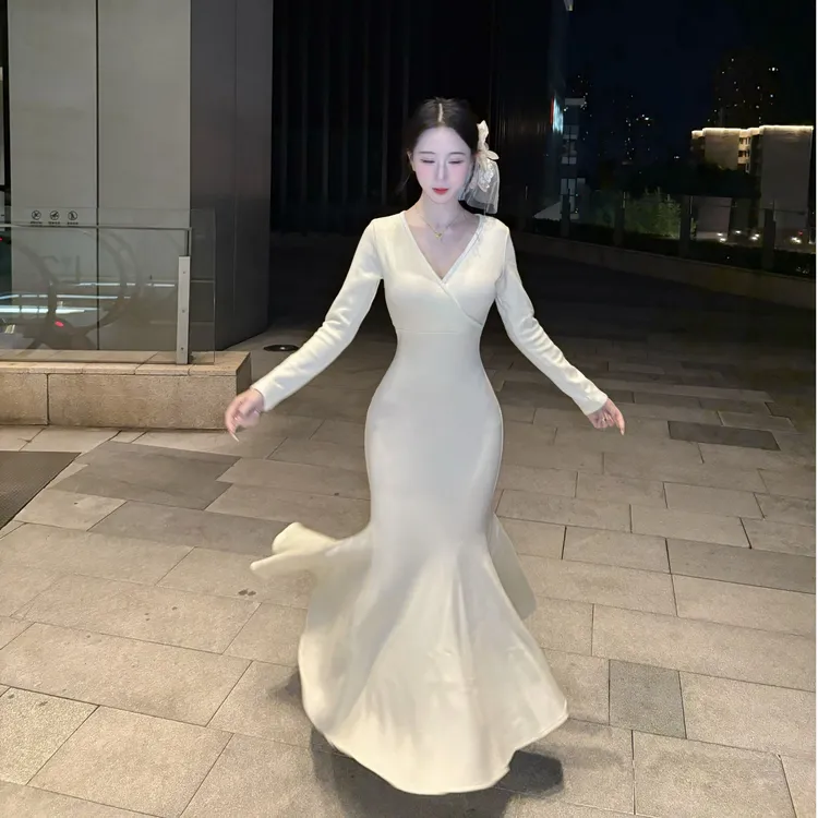 LHMknk1画报夫人原创自制秋冬温柔针织连衣裙 奶白色步步生莲