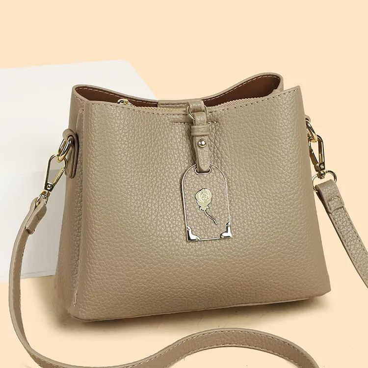 芭藜袋鼠女包新款韩版中年女士水桶包大容量手提包通勤包包斜挎包