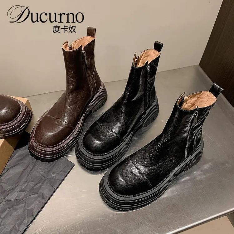 度卡奴时尚ins欧美显瘦厚底增高百搭通勤真皮圆头短靴马丁靴女