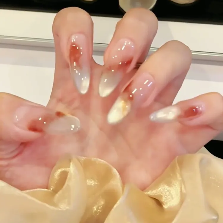 【枫叶晕染】猫眼美甲渐变显白金色穿戴甲秋冬日常十足同款短款
