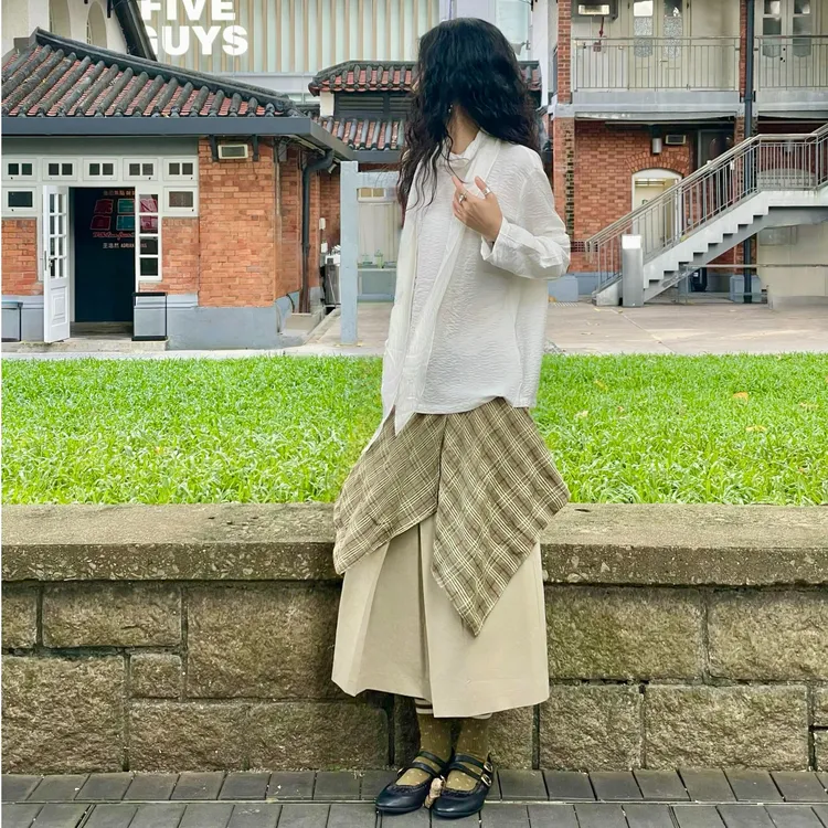  韩系ootd一整套穿搭松弛感高级感白色上衣两件套装女秋季半身裙