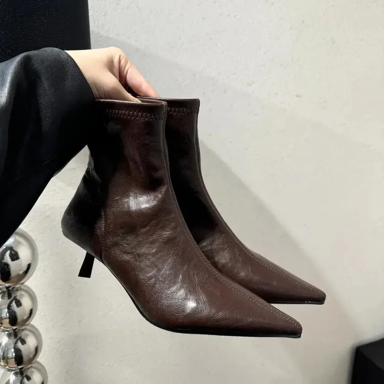 2025秋冬新款气质尖头细跟高跟瘦瘦靴子百搭套筒软皮小猫跟短靴女