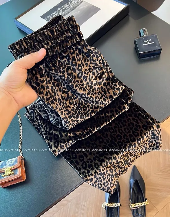 美式复古丝绒豹纹休闲裤女秋2025新款高腰直筒阔腿裤宽松百搭长裤