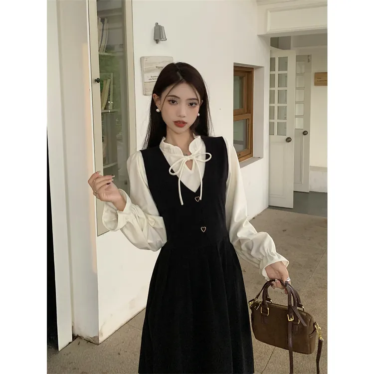 黑豆+《现货现发》法式复古假两件套系带连衣裙女秋季收显瘦灯芯绒a