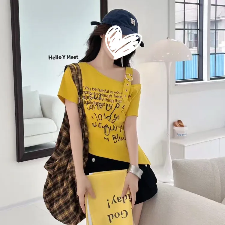 美式辣妹斜肩短袖t恤女夏季不规则字母印花独特别致修身露肩上衣