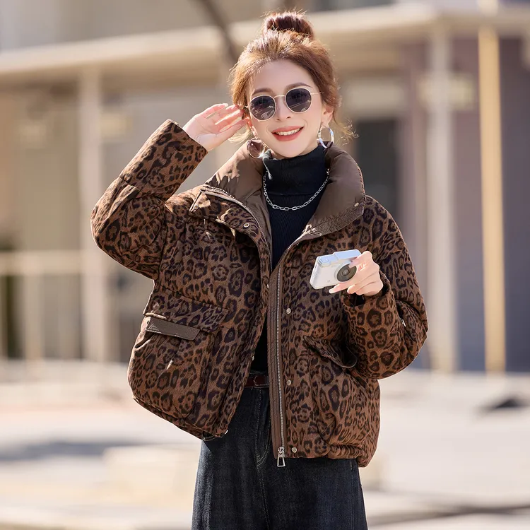 豹纹立领羽绒服女冬季2025新款时尚宽松大码面包服白鸭绒保暖外套