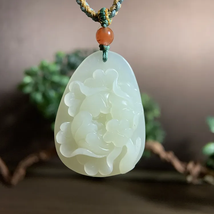 天然新疆和田玉牡丹花吊坠花开富贵挂件玉石花牌精编挂绳优雅高贵