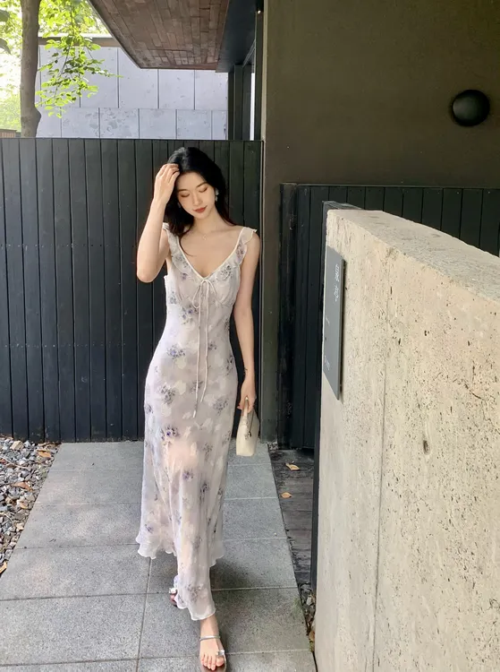 Norain不下雨 夏季女温柔度假风花苞V领提花小飞袖吊带长款连衣裙