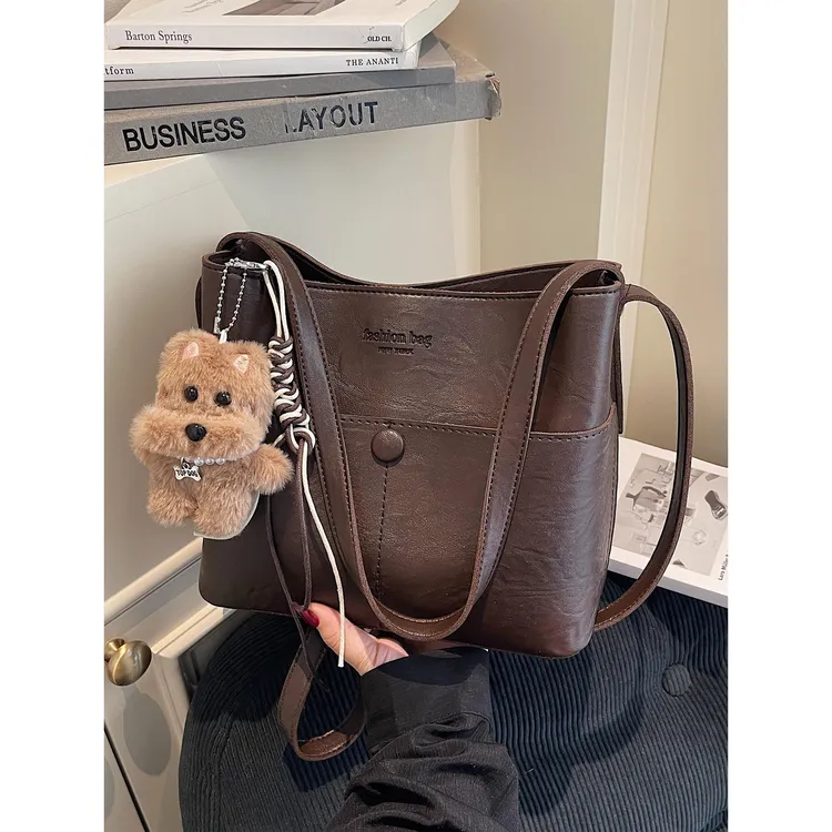 覆古包包女式2025新款潮秋冬高级感单肩腋下包上班通勤斜挎水桶包