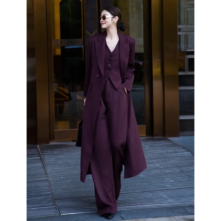 ZEROYK时尚套装2025秋季高级感女神范安可拉红风衣马甲长裤三件套