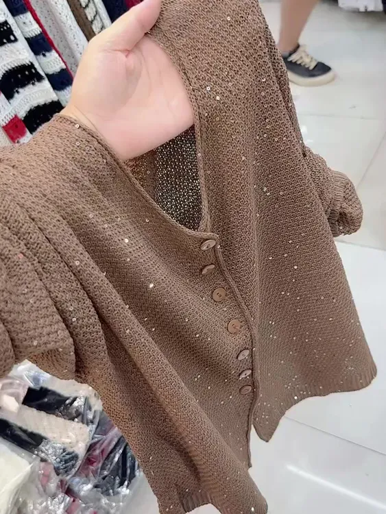 美式简约气质百搭舒适休闲咖色上衣女2025早秋V领纽扣长袖针织衫