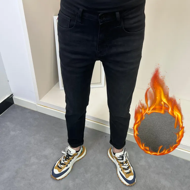 8669冬季新款加绒黑灰色简单款修身小脚男牛仔裤时尚潮流百搭帅气