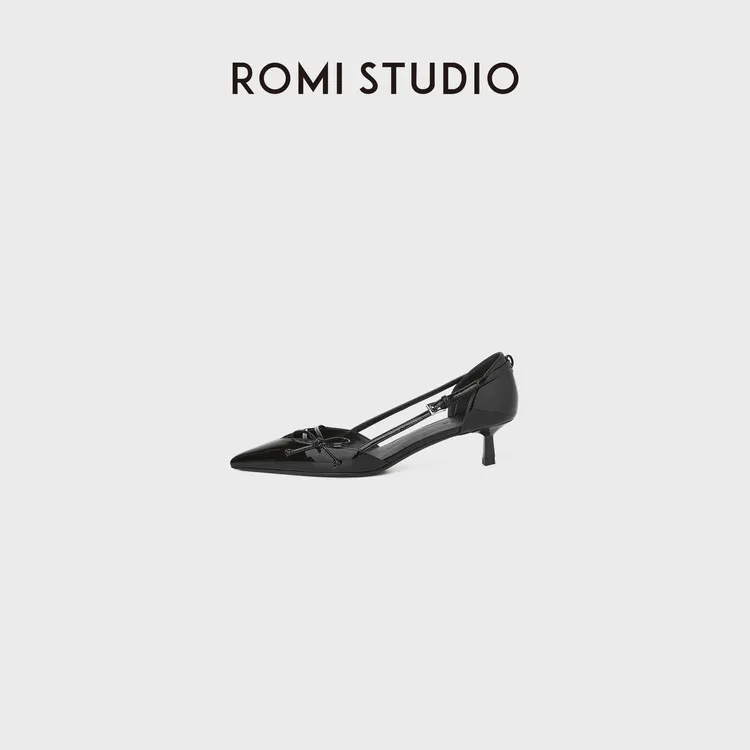 ROMI STUDIO“法式气质”漆面羊皮尖头4.5cm小猫跟高跟鞋RWDRP33158