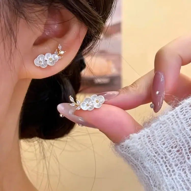 铜合金耳饰 超仙花朵耳钉女轻奢小众高级感气质耳环精致时尚耳饰