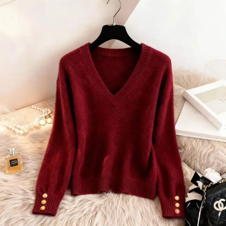 安可拉红气质显白针织衫女秋冬显瘦欧货慵懒v领打底套头毛绒毛衣