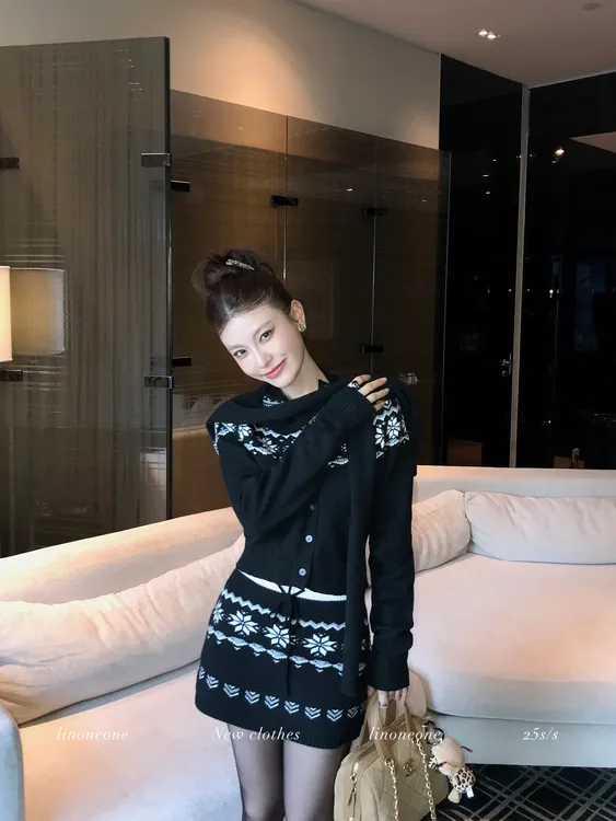 法式复古提花毛衣套装女秋季新款高级感时尚针织衫女搭配披肩短裙