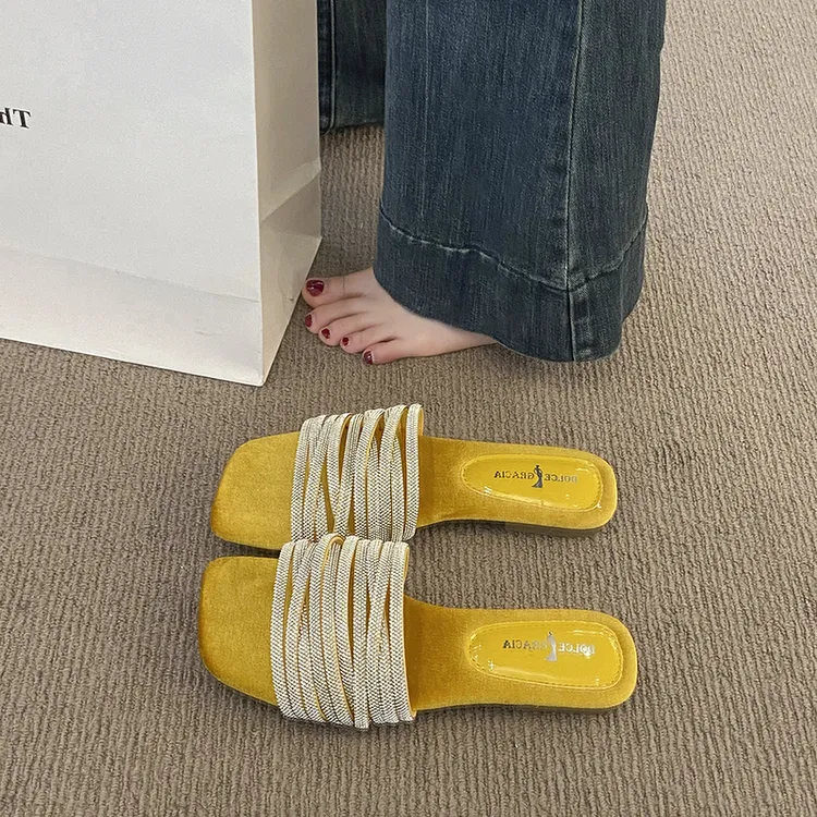 时尚一字拖鞋女夏季外穿2025新款配裙子水钻带低跟露趾凉拖高级感