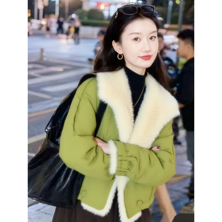 绿色大翻领毛绒加厚外套女装2025冬季新款高级感毛绒绒保暖棉服潮