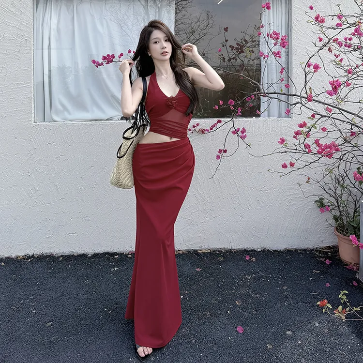 性感V领露背度假红色连衣裙挂脖绑带褶皱修身显瘦生日派对包臀裙