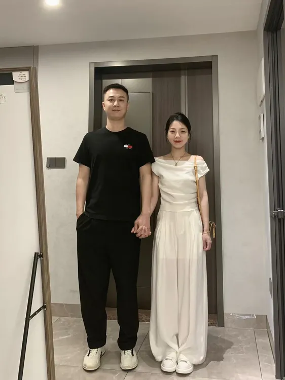 2025春夏新款法式不规则设计感斜肩短袖T恤高腰阔腿休闲裤两件套