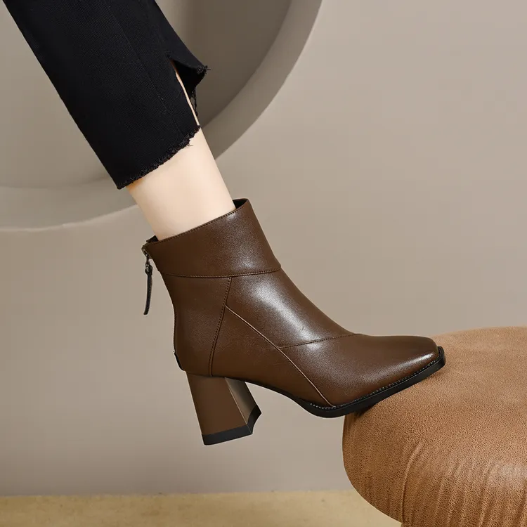 2025年冬季时尚洋气方头粗跟牛皮百搭软皮高跟气质舒适时装短靴女
