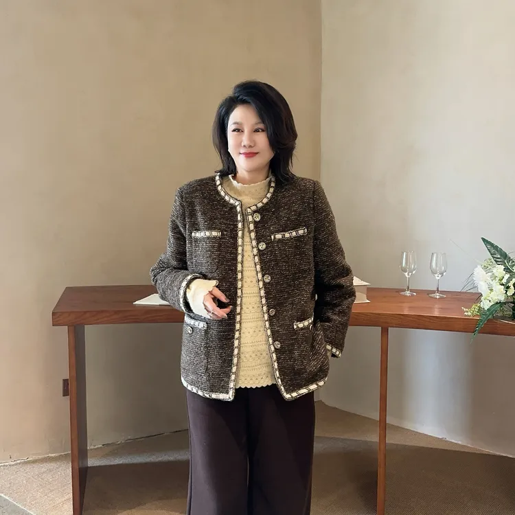 微胖女装【贝斯香风】50羽绒织带拼接圆领香风外套秋冬保暖8809