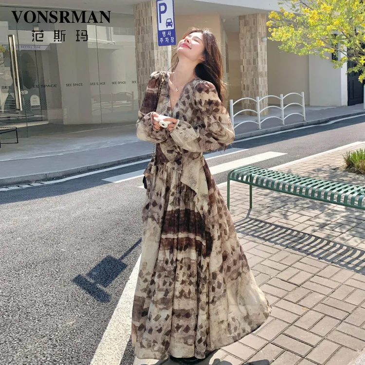 复古印花V领连衣裙女2025新款秋季时尚高级感气质收腰显瘦长裙潮