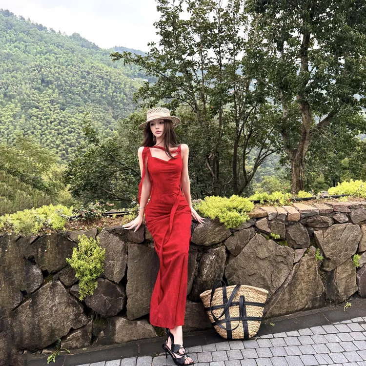 海边度假风红色吊带连衣裙夏季法式飘带性感收腰露背荷叶边长裙子