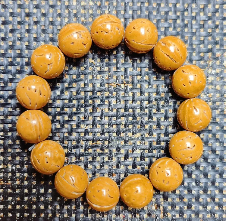 16尺寸精品野生红皮桃核光珠手串 