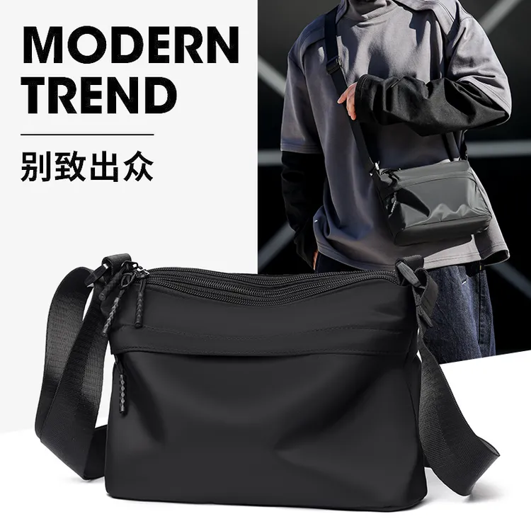 极简风男士小挎包外出随身包简约百搭多隔层单肩包休闲纯色斜挎包