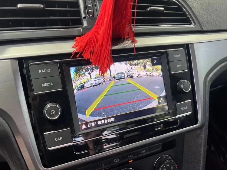 280主机车机朗逸迈腾凌渡高尔夫7倒车影像中控屏车载