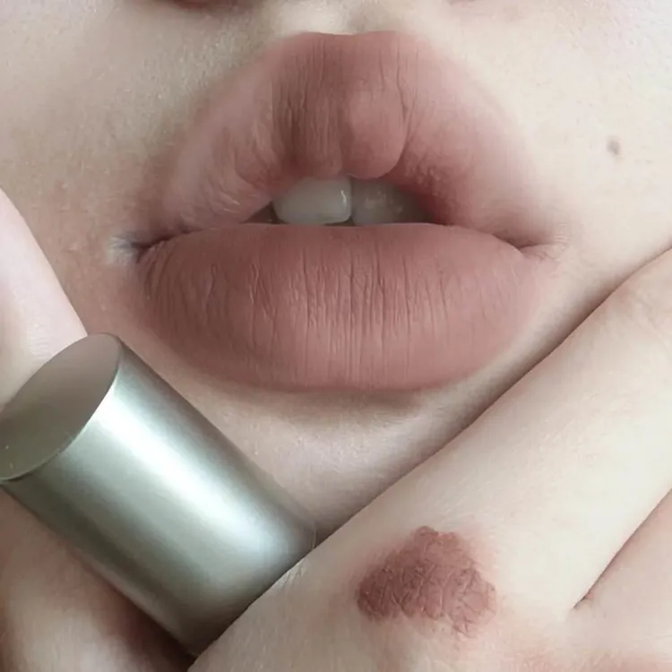 复古浓缩哑光雾面唇釉显白伪素颜低饱和秋冬氛围绵密丝滑平价唇泥