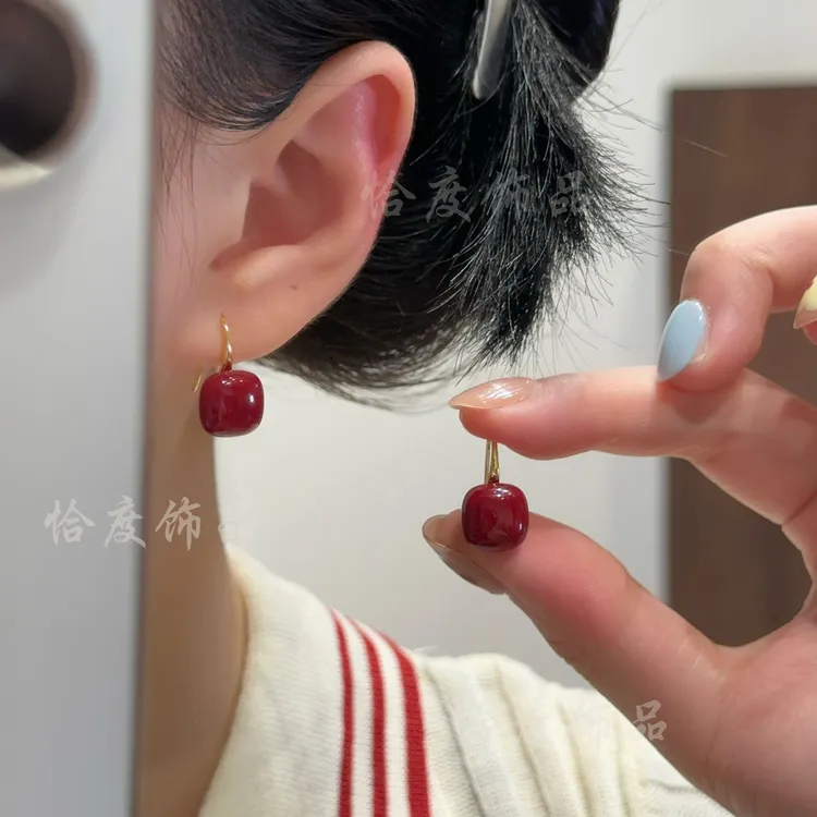 铜合金耳饰 【恰度】秋日新款高级红复古几何耳挂