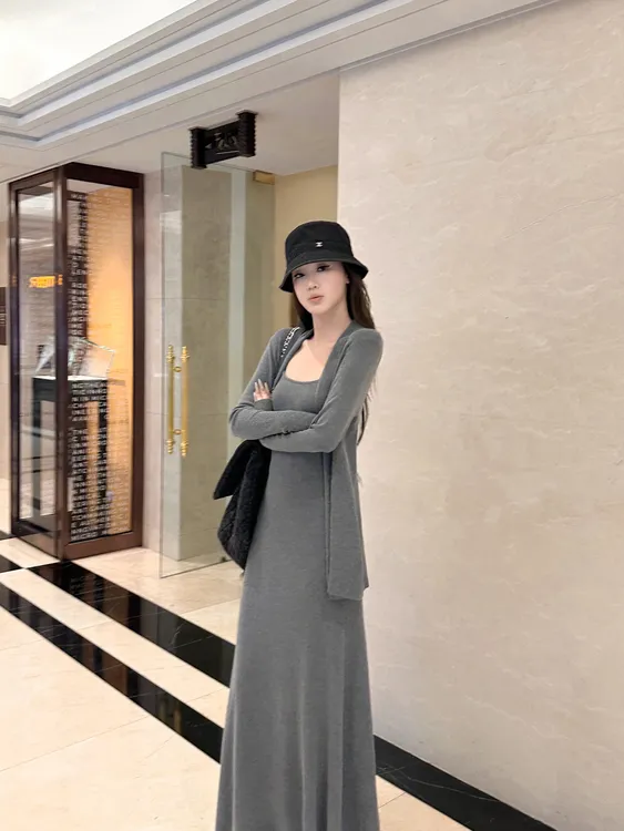 向晚.新品松弛美女针织开衫吊带长裙套装