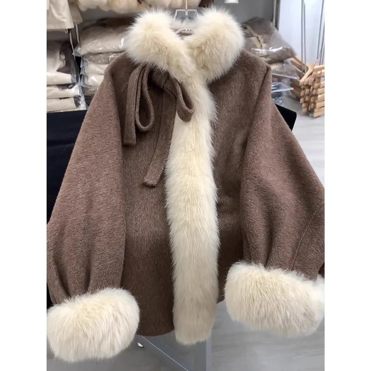 2025年新款秋冬季气质时尚设计感咖色短款大衣女装高级感外套上衣