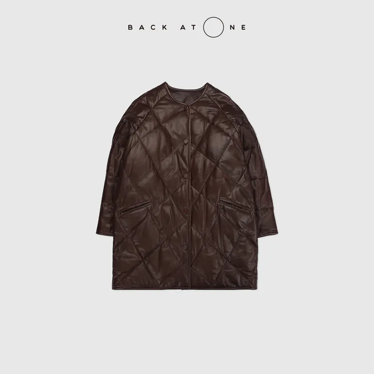 BACKATONE“南法酒庄”菱格纹圆领中长款皮鹅绒服 BFF-1ED286B-K