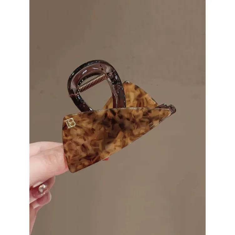 韩系三角豹纹醋酸抓夹女新款半扎发发卡后脑勺发量少盘发鲨鱼夹子