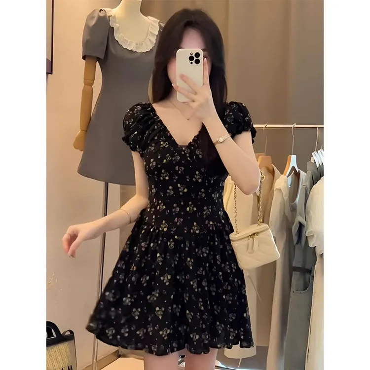 法式高级感碎花v领短袖连衣裙2025新款女夏季收腰显瘦气质a字短裙