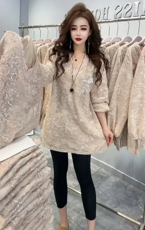欧货V领中长款蕾丝衫女春新款重工提花刺绣亮片长袖小衫宽松遮臀