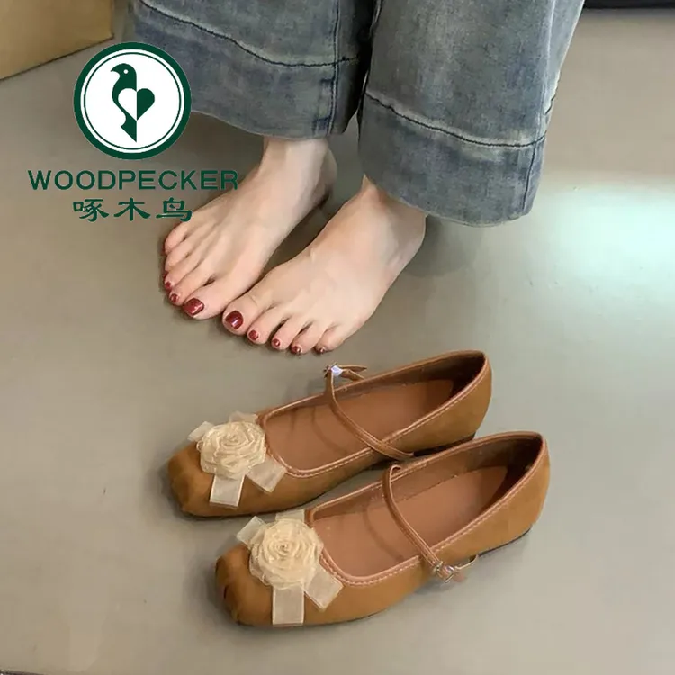 啄木鸟新中式花朵温柔风浅口单鞋女方头法式一字扣平底玛丽珍鞋女