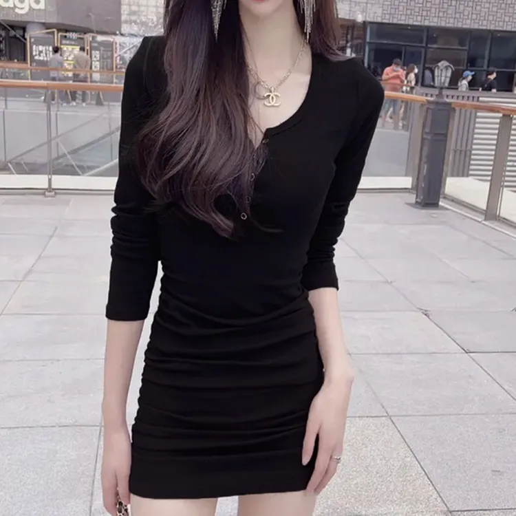  2025年新款黑色v领长袖连衣裙女秋冬季辣妹性感显瘦纯欲包臀短裙