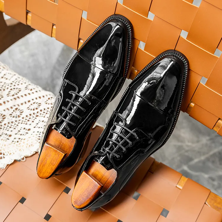 真皮正装皮鞋男士漆皮亮面皮鞋英伦风三接头皮鞋男款新郎结婚皮鞋