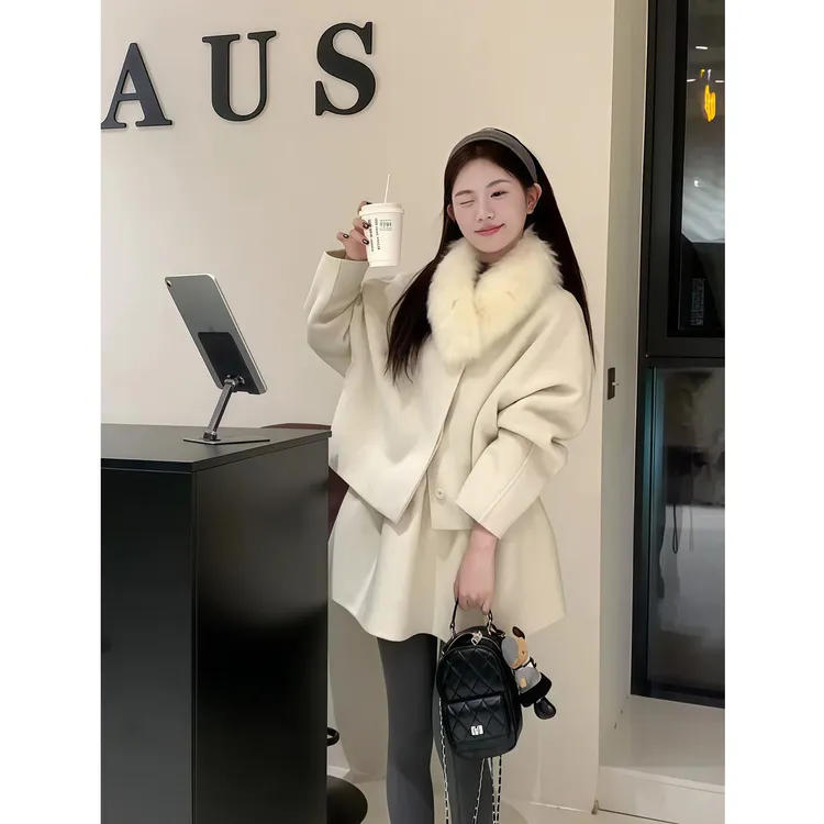 轻奢毛呢外套+显瘦半身裙两件套女宽松短款毛领白色a字裙子两件套