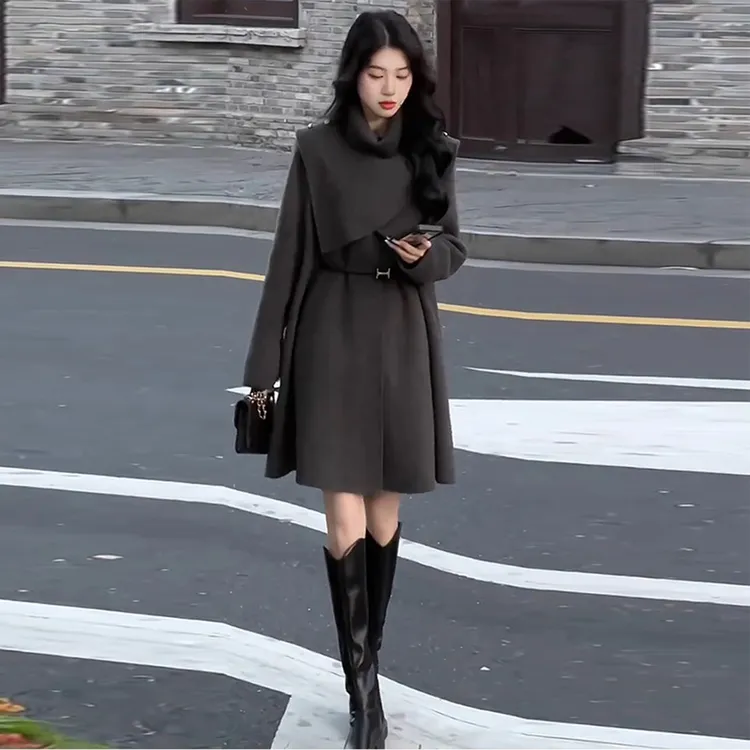 拉夏贝尔赫本风斗篷风衣女秋冬季加厚2025年新款高级感中长款外套