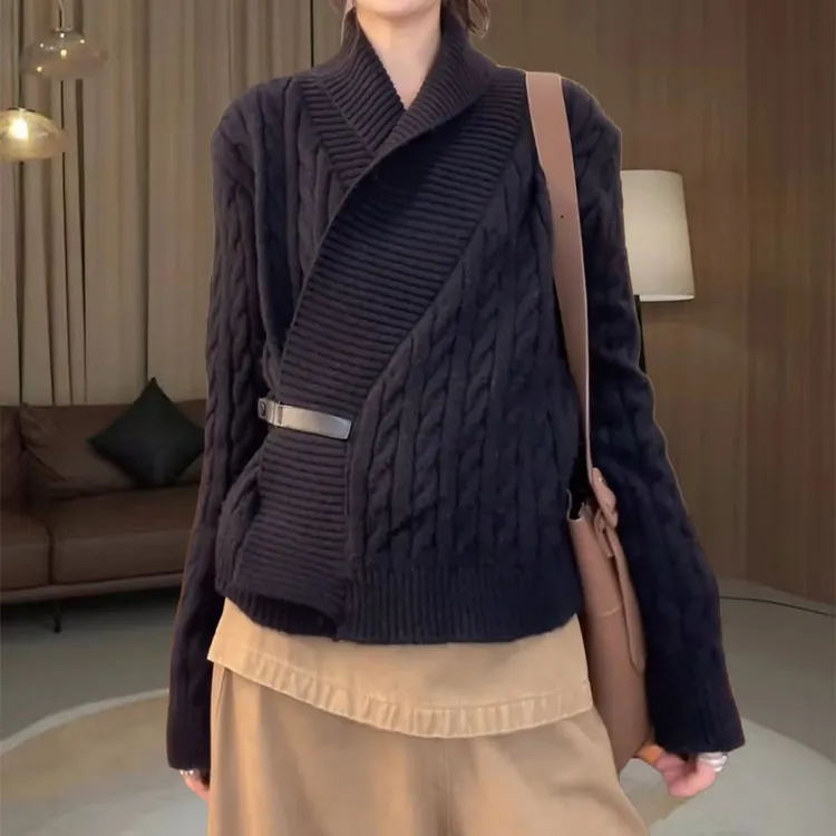 高奢感时髦斜边扣设计感针织毛衫秋冬大码宽松显瘦气质长袖上衣女