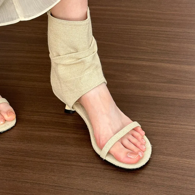 法式超火！韩里韩气！麻杏色露趾凉靴子女夏2025新款中跟流浪靴